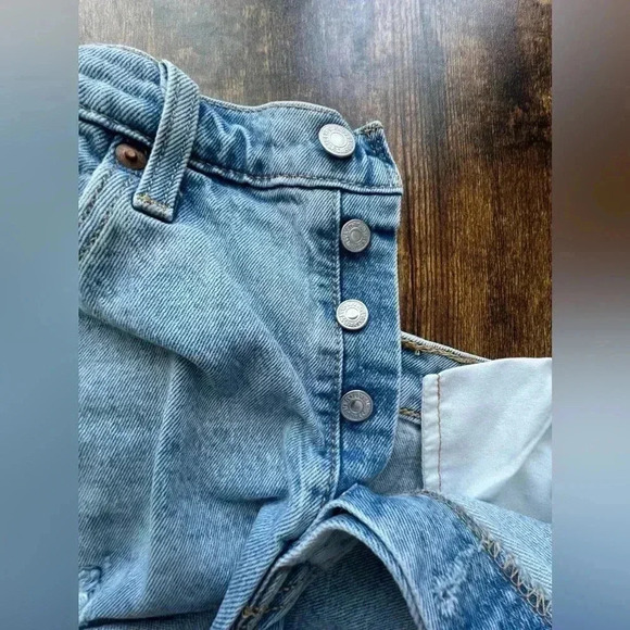 Levi’s | ladies 501 button fly Jean shorts. Size: 29 - Picture 7 of 16